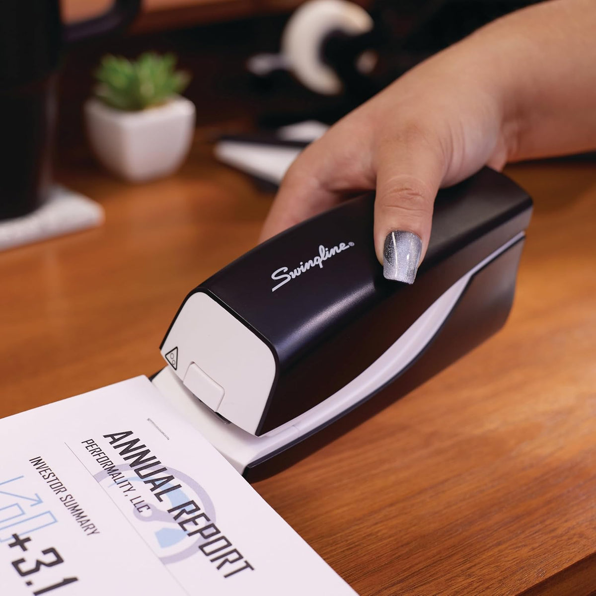 Swingline Electric Stapler, 20 Sheet Capacity, Portable, Compact, Battery, Black (42132)