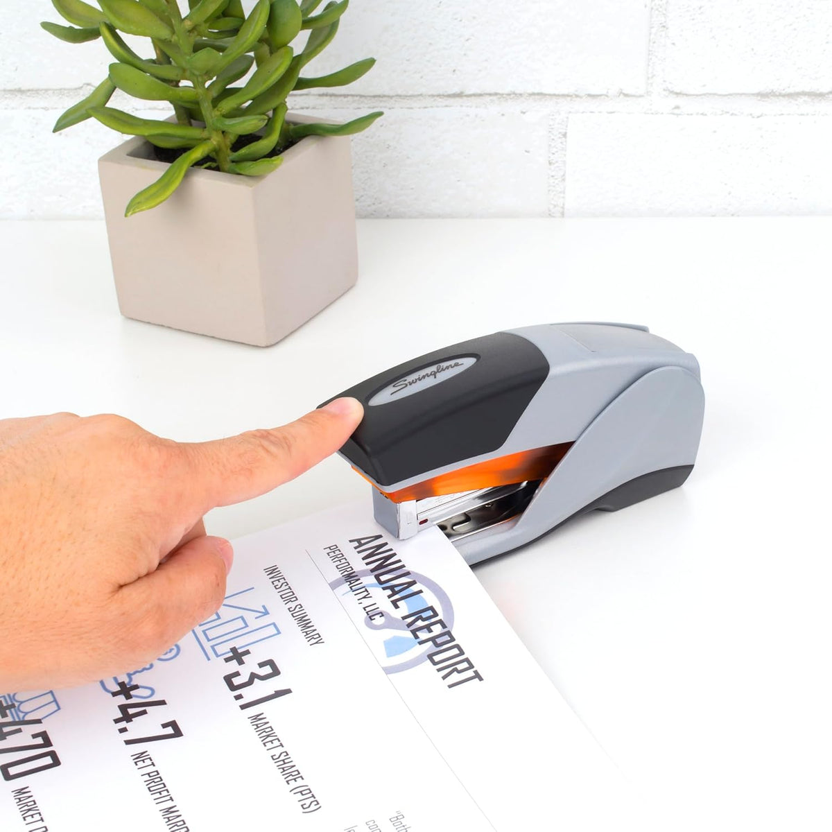 Swingline Stapler, Desktop Stapler, Compact Size, 25 Sheet Capacity, Optima 25 Reduced Effort, Orange/Gray (66412)