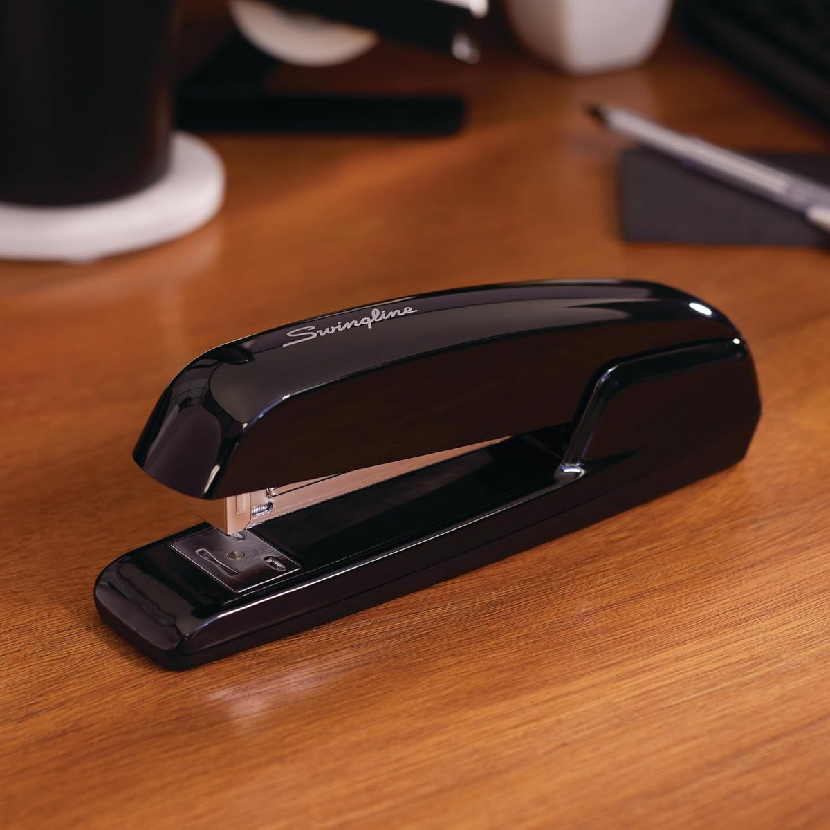 Swingline Stapler, Office Desk Stapler, 20 Sheet Paper Capacity, Durable, Heavy Duty Stapler for Office Desktop or Home Office Supplies, Black (64601)